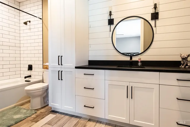 $1,670,000 | 204 South 82nd Street East, Burley, ID 83318