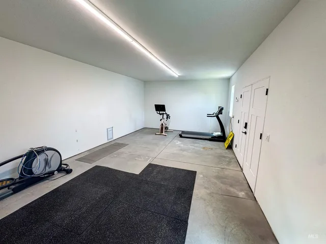 $1,670,000 | 204 South 82nd Street East, Burley, ID 83318