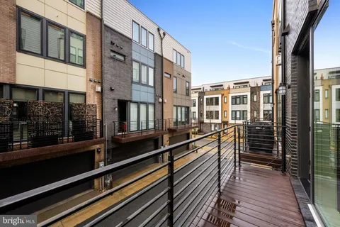 $1,095,000 | 2822 Telek Place, Alexandria, VA 22314