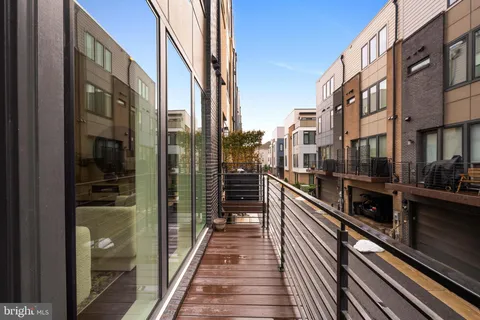 $1,095,000 | 2822 Telek Place, Alexandria, VA 22314