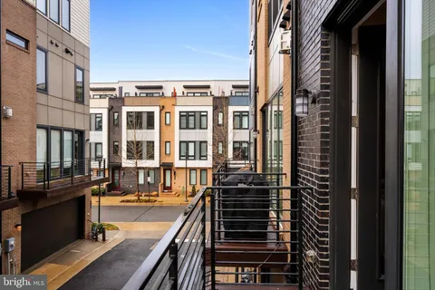$1,095,000 | 2822 Telek Place, Alexandria, VA 22314