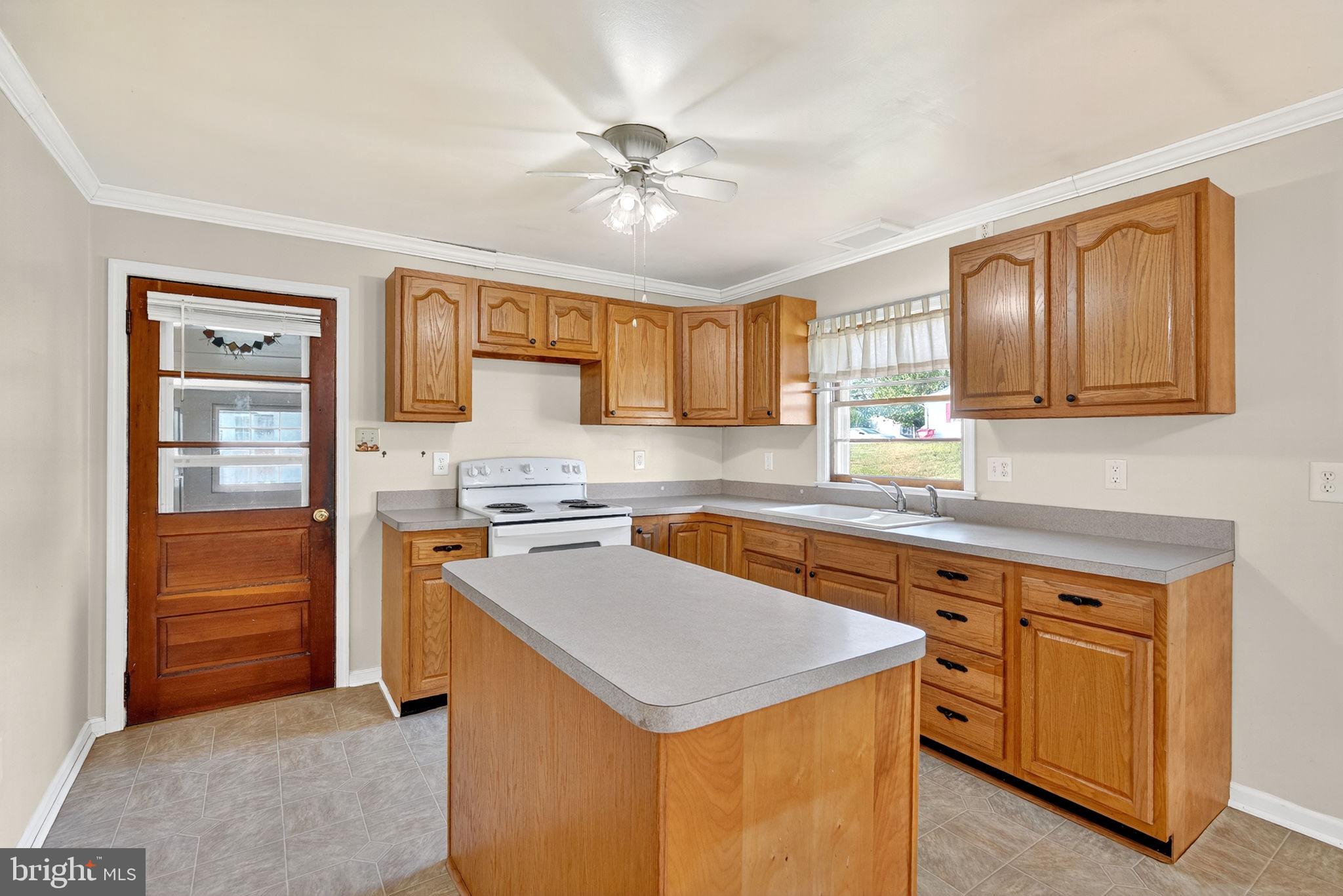 605 North Marshall Street Ranson, WV 25438 - Photo 12 of 48