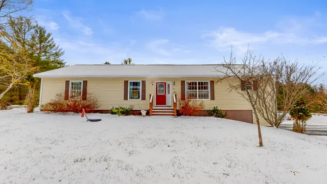 $425,000 | 233 Middle Street, Farmington, ME 04938