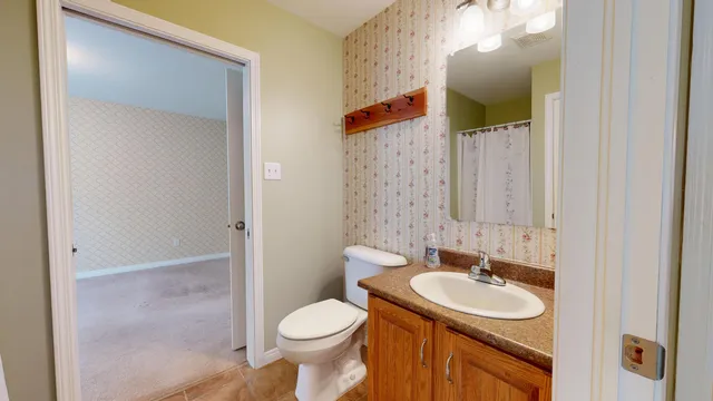 $425,000 | 233 Middle Street, Farmington, ME 04938