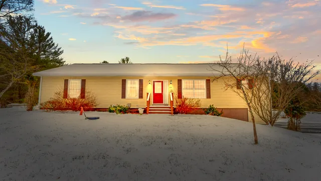 $425,000 | 233 Middle Street, Farmington, ME 04938