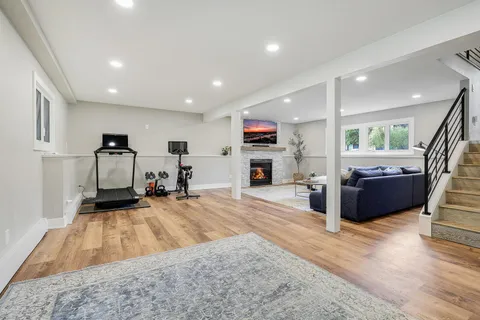 $1,095,000 | 193 Ridgeview Drive, Wayzata, MN 55391