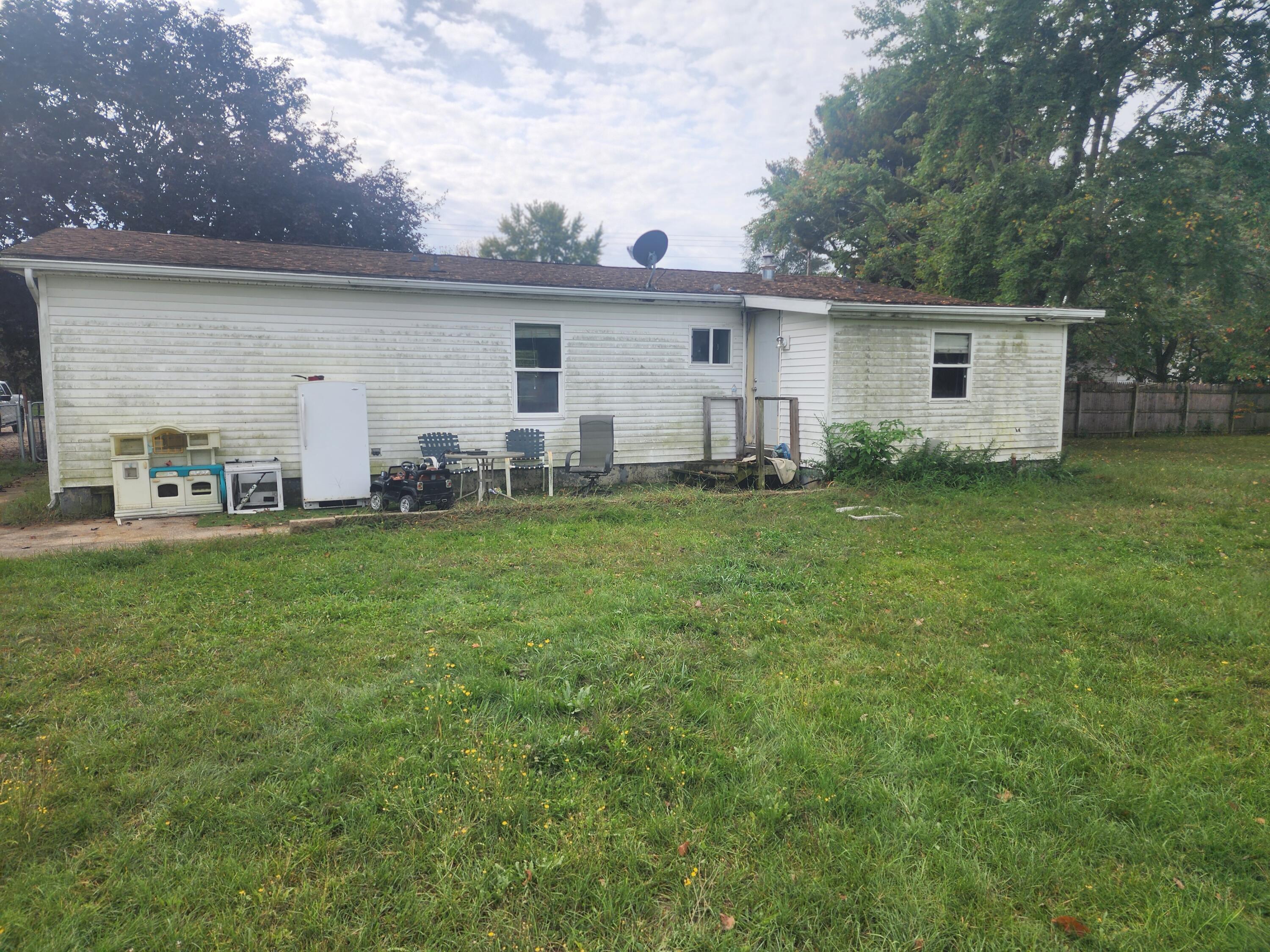18390 State Line Road Edwardsburg, MI 49112 - Photo 6 of 6 20250922_115027