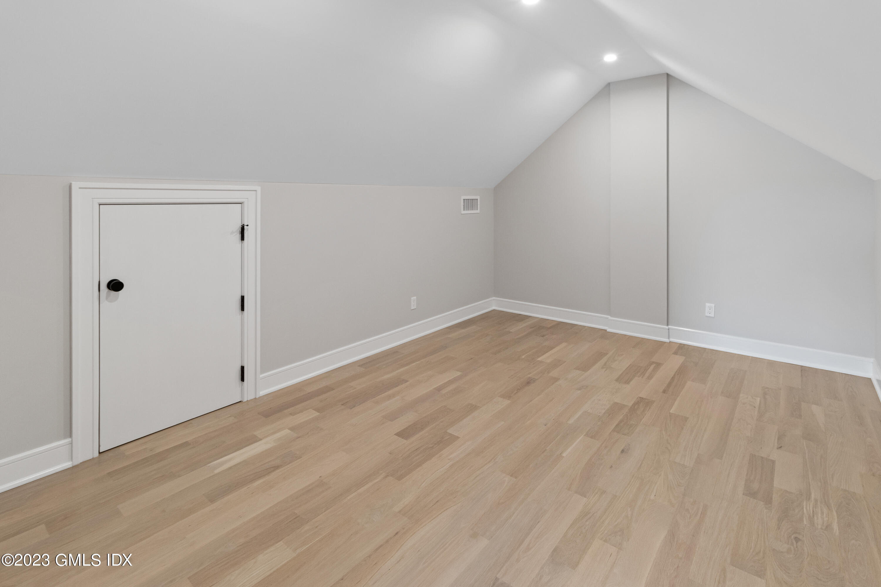 10 Sunshine Avenue Riverside, CT 06878 - Photo 20 of 27 a view of an empty room