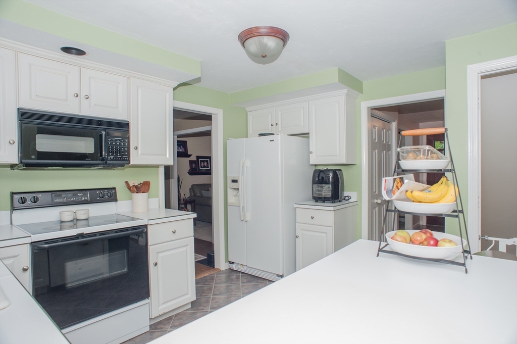 13 King Philip Path Mendon, MA 01756 - Photo 4 of 38