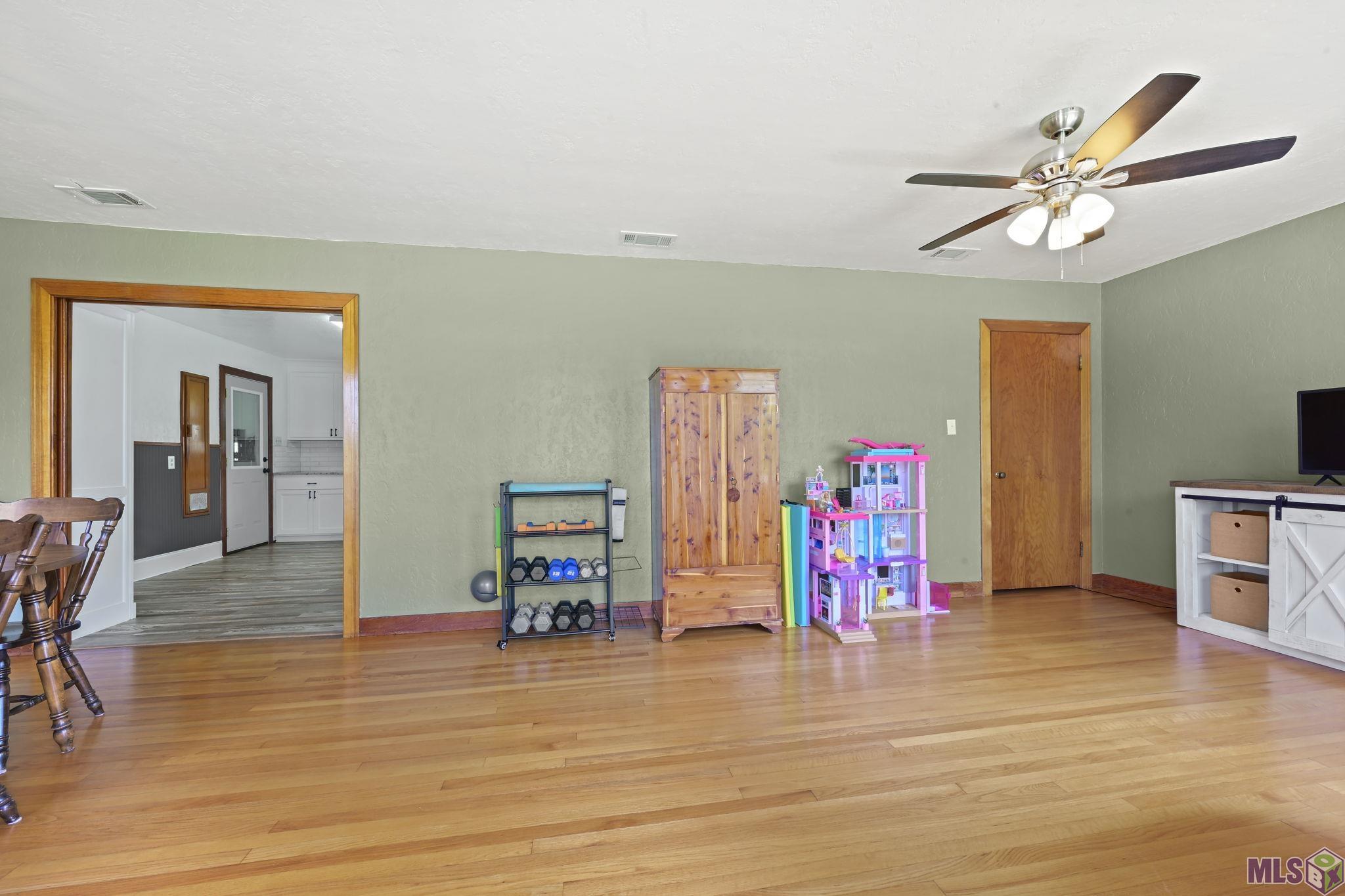 13177 Bayou Fordoche Road Morganza, LA 70759 - Photo 7 of 16 Living Room