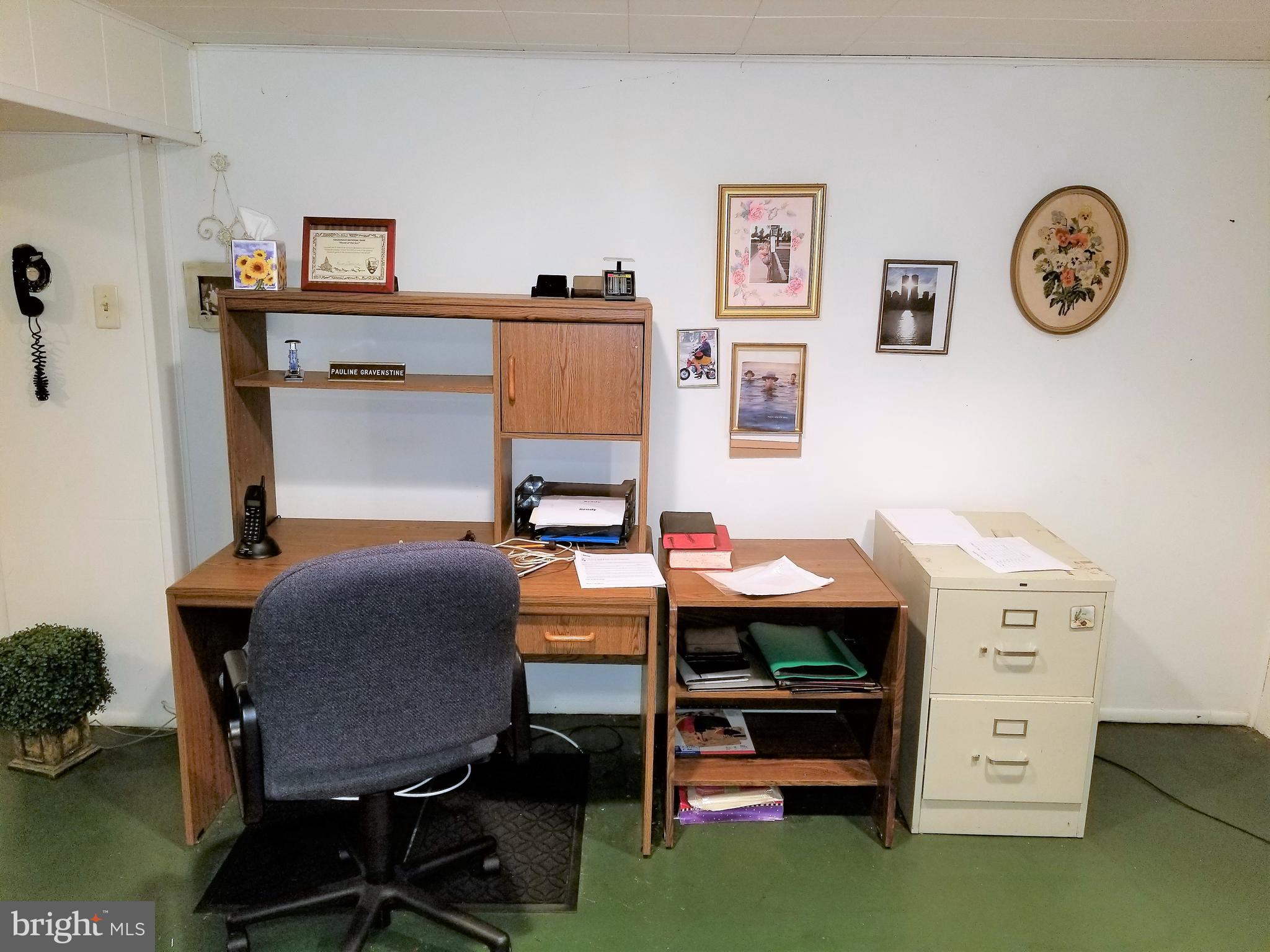 403 Oak Street Riverside, NJ 08075 - Photo 25 of 39 a bedroom with a workspace