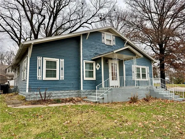 $140,000 | 300 South 4th Street, Burlington, KS 66839