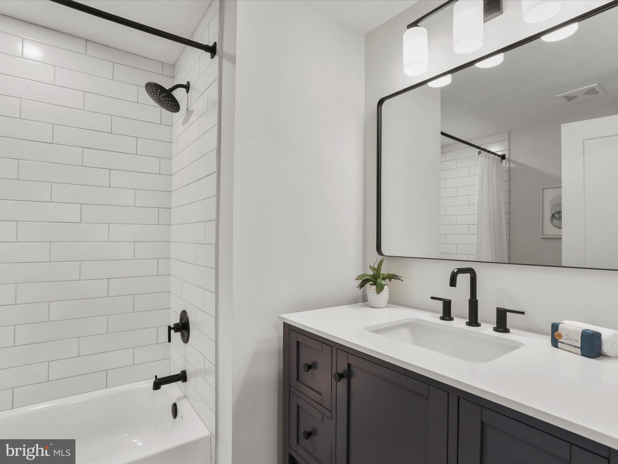 20721 Bell Bluff Road Gaithersburg, MD 20882 - Photo 32 of 59 Hall Bath