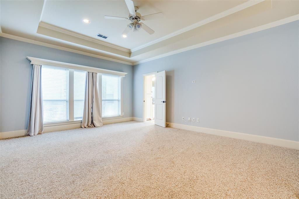 5630 Ellsworth Avenue Dallas, TX 75206 - Photo 20 of 25 a view of an empty room with a window