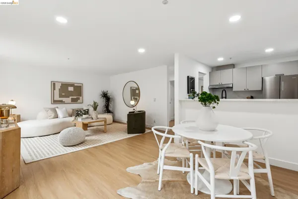 $300,000 | 2901 MacArthur Boulevard, Unit 213, Oakland, CA 94602