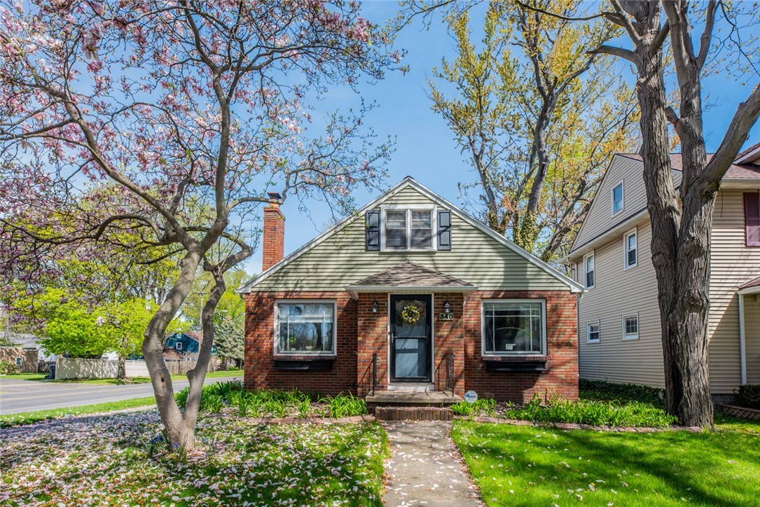 A sweet low maintenance bungalow in Irondequoit!