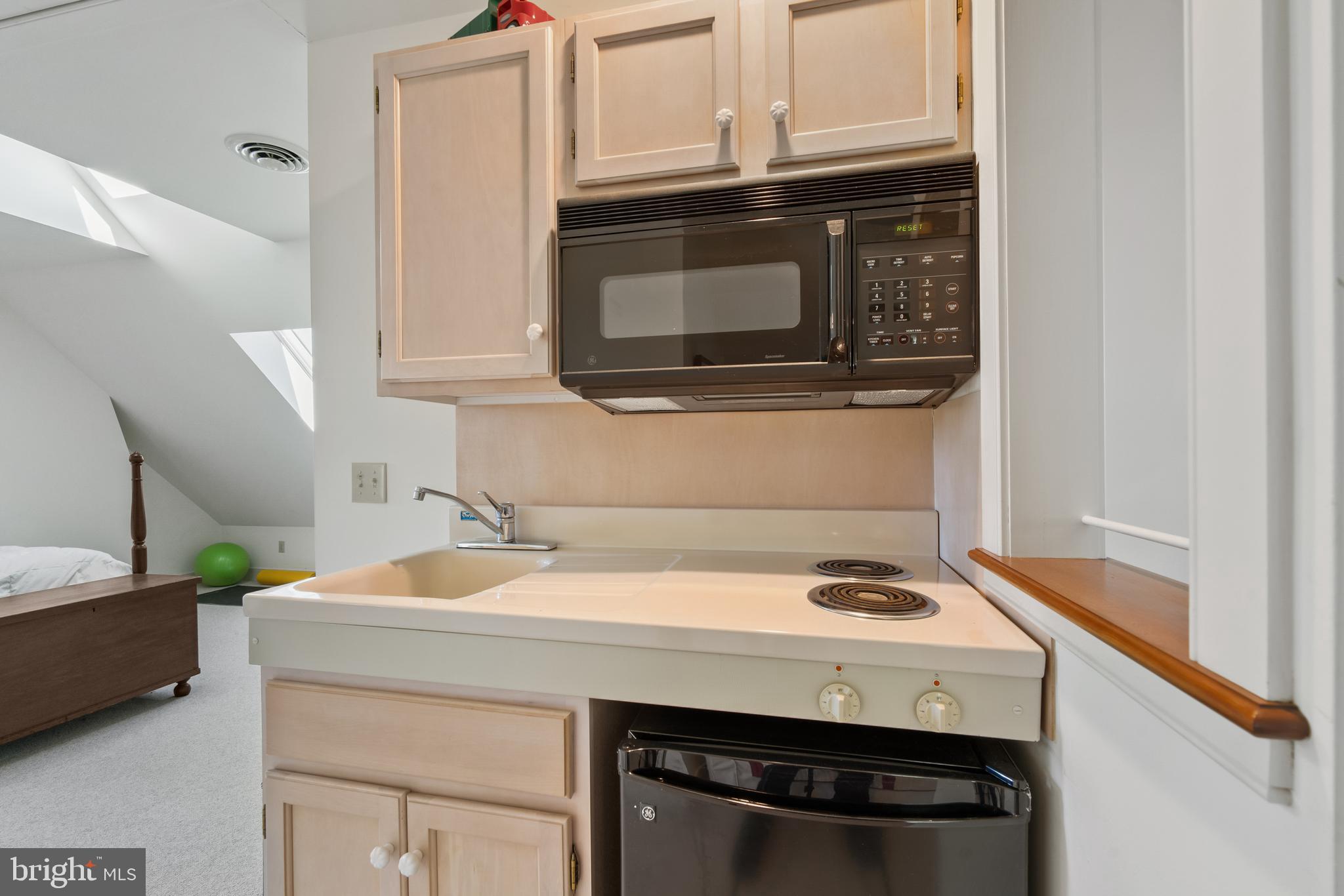 22116 Reeses Corner Road Rock Hall, MD 21661 - Photo 37 of 52 Guest Kitchenette