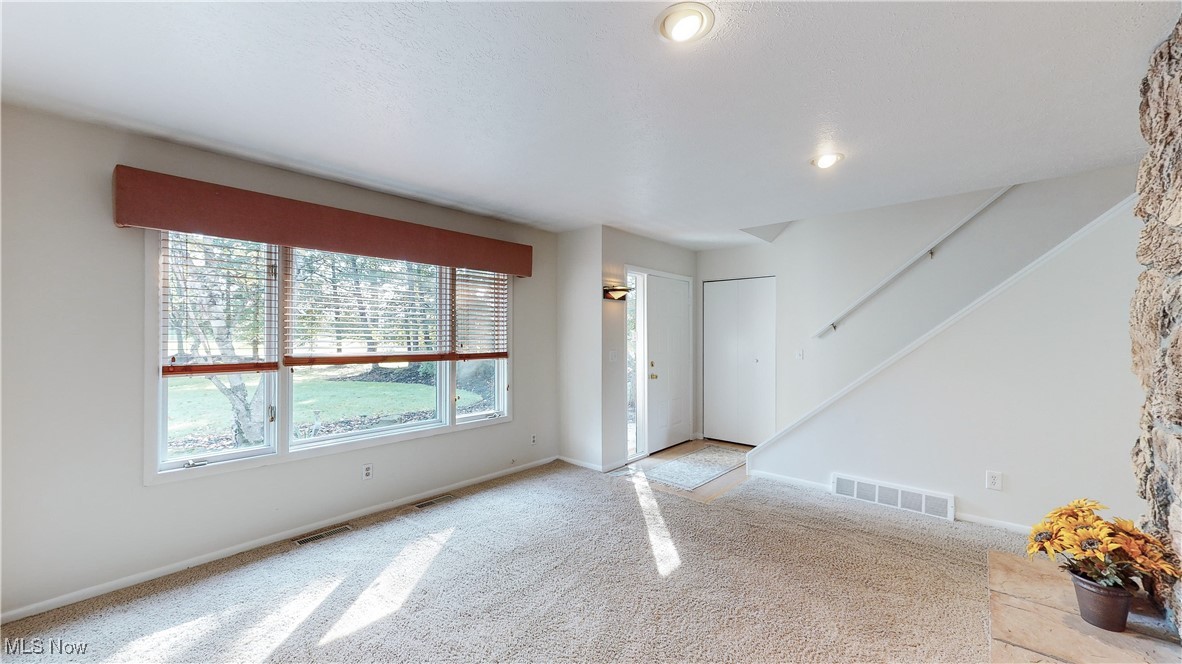 7224 Liberty Road Solon, OH 44139 - Photo 4 of 41 Beautiful, bright, natural sunlight