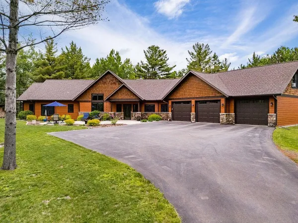 $899,900 | 1801 20th Avenue, Two Harbors, MN 55616