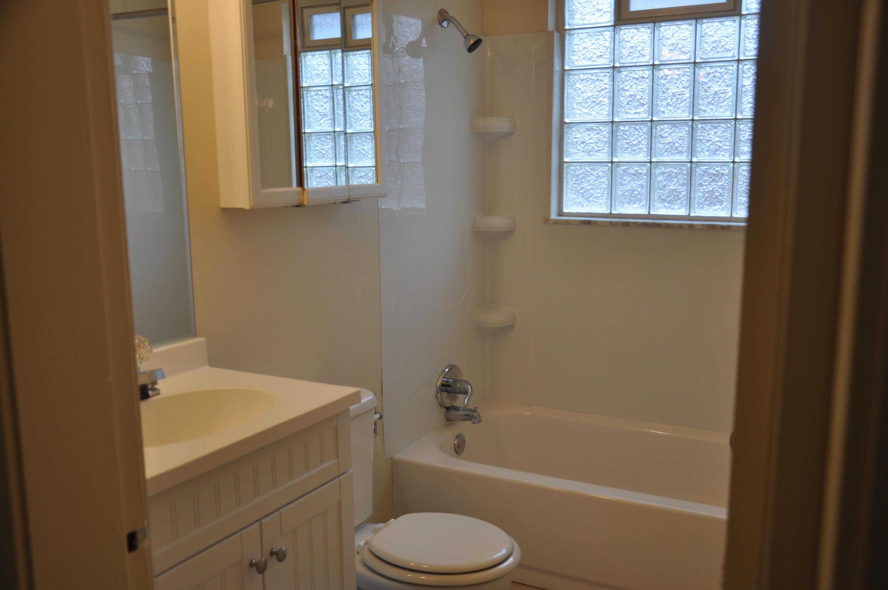 2074 Ridgeview Road Upper Arlington, OH 43221 - Photo 5 of 15