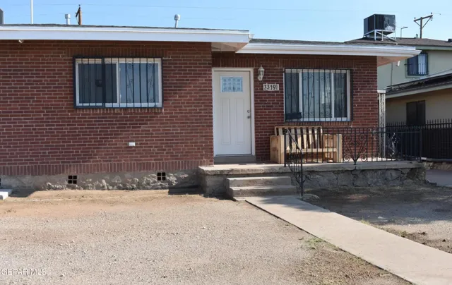 a view of house with a yard