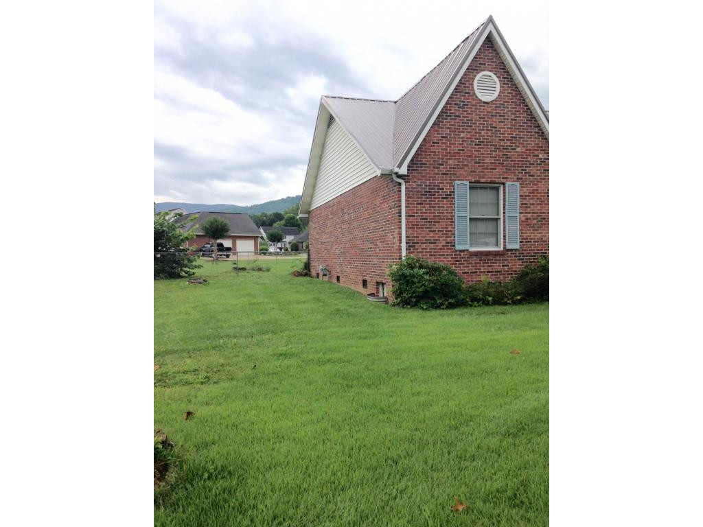 1010 Mountainview Road Erwin, TN 37650 - Photo 13 of 26 view of side of home