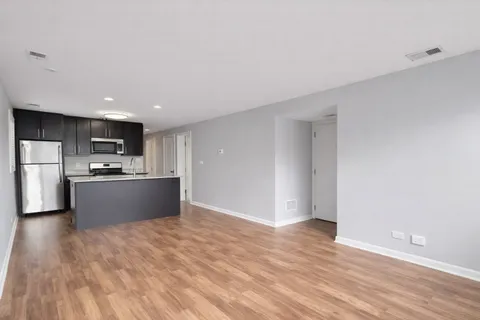 $2,200 | 3924 North California Avenue, Unit G, Chicago, IL 60618