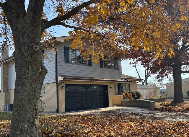 $545,000 | 607 South Carol Lane, Mount Prospect, IL 60056