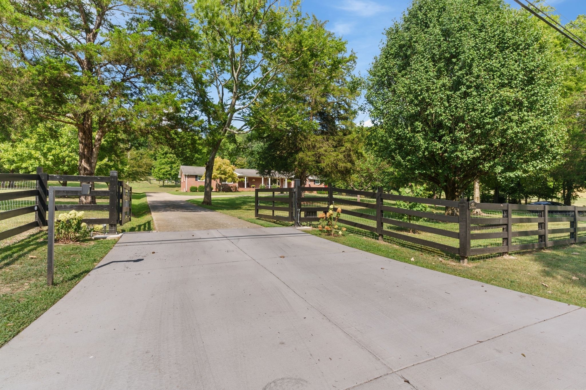 467 Dry Creek Road Goodlettsville, TN 37072 - Photo 2 of 66
