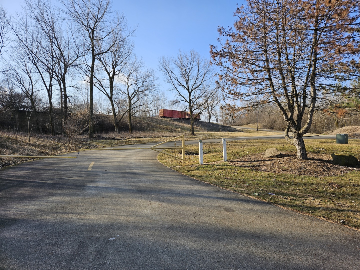 2780 Channahon Road Joliet, IL 60436 - Photo 4 of 10 a view of a yard with large trees