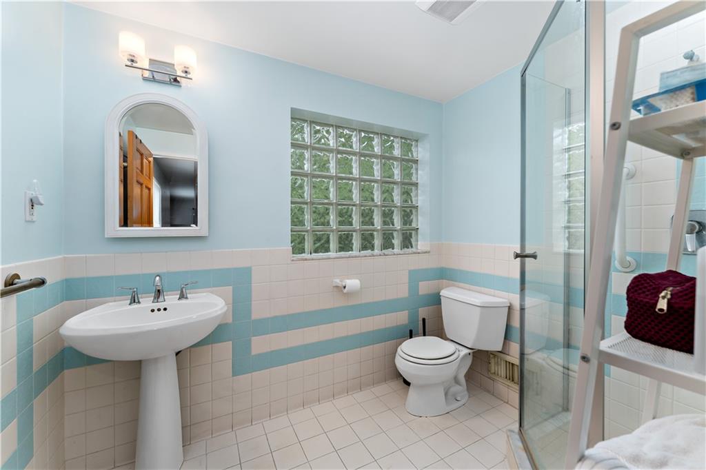 3905 Middleboro Road Pittsburgh, PA 15234 - Photo 13 of 32 a bathroom with a toilet sink and mirror