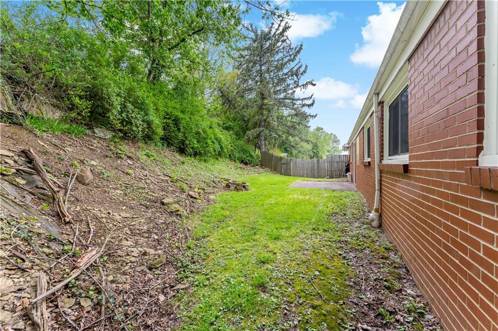 3905 Middleboro Road Pittsburgh, PA 15234 - Photo 27 of 32 a view of a back yard
