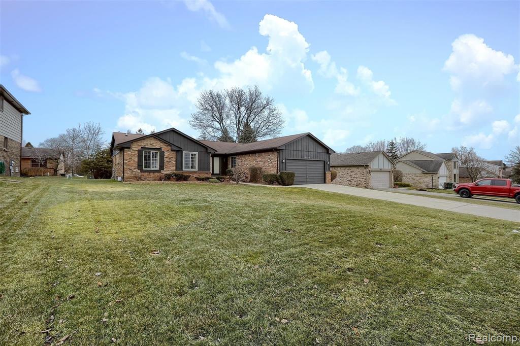2049 Cumberland Road Rochester Hills, MI 48307 - Photo 2 of 33