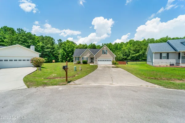 $1,795 | 103 Appleton Lane, Richlands, NC 28574