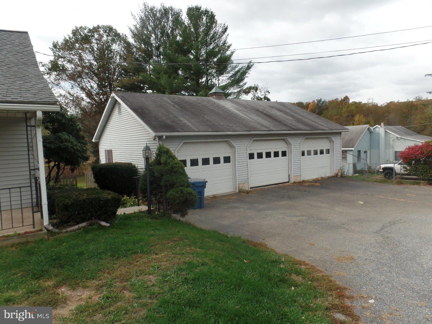 401 Lees Bridge Road Nottingham, PA 19362 - Photo 3 of 20 Garage