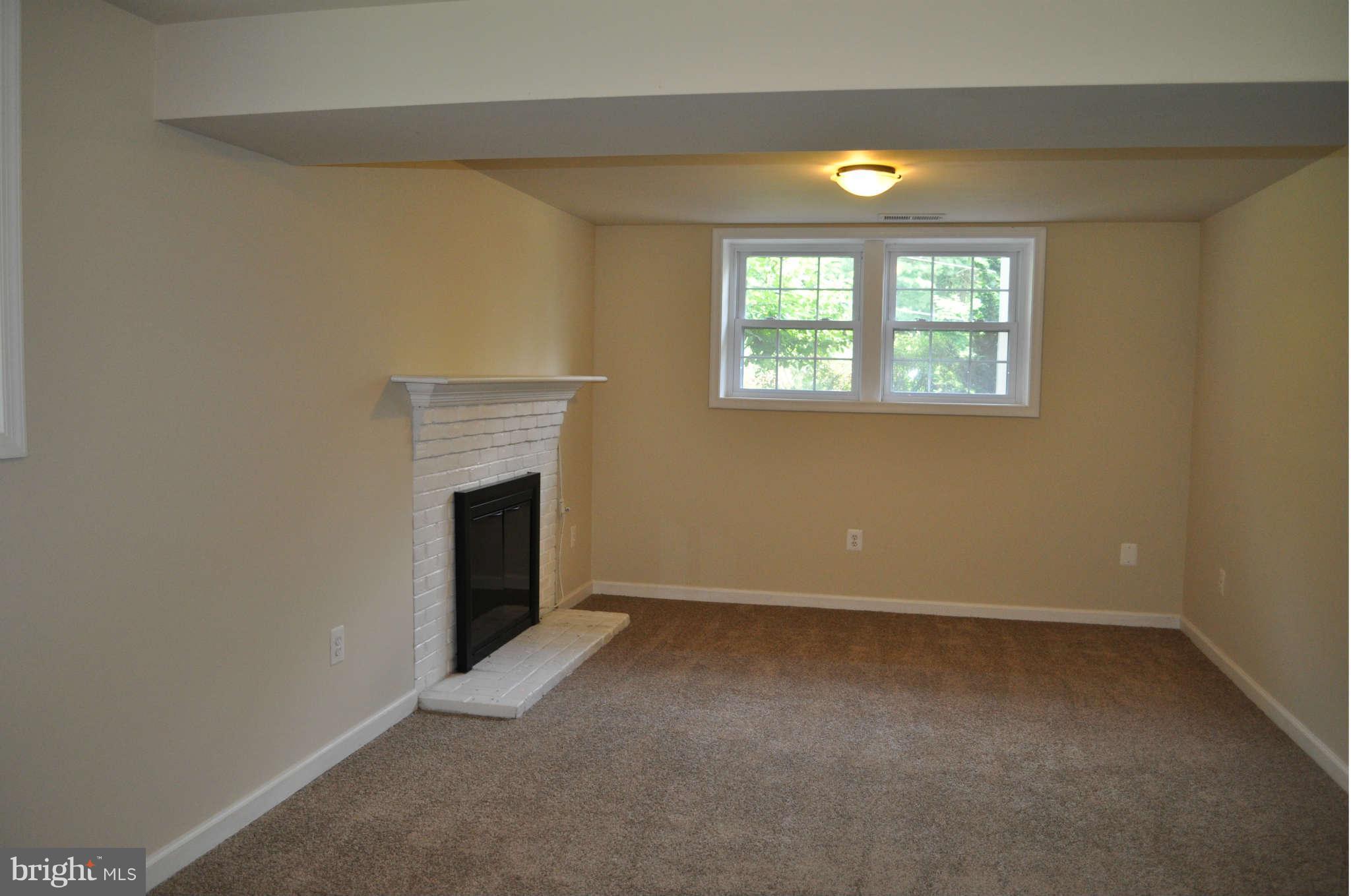 18179 Sands Road Purcellville, VA 20132 - Photo 19 of 30 Family Room