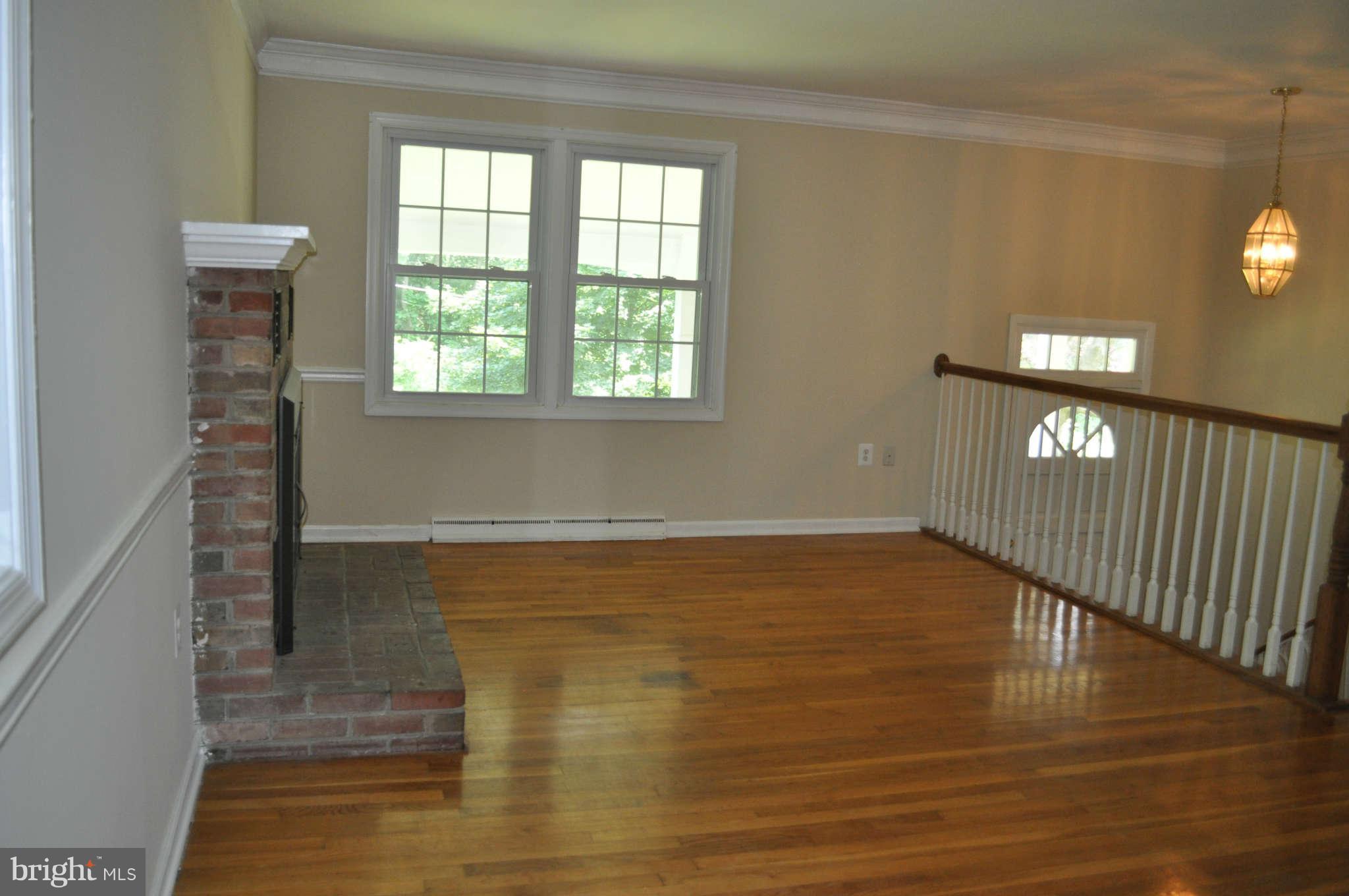 18179 Sands Road Purcellville, VA 20132 - Photo 6 of 30 Living Room