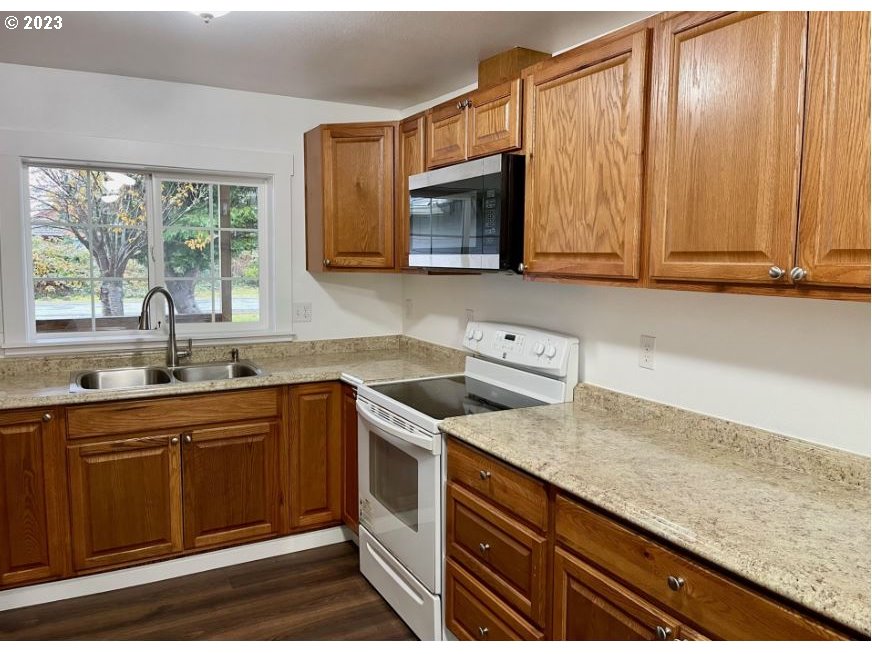 92384 G Road Astoria, OR 97103 - Photo 6 of 14