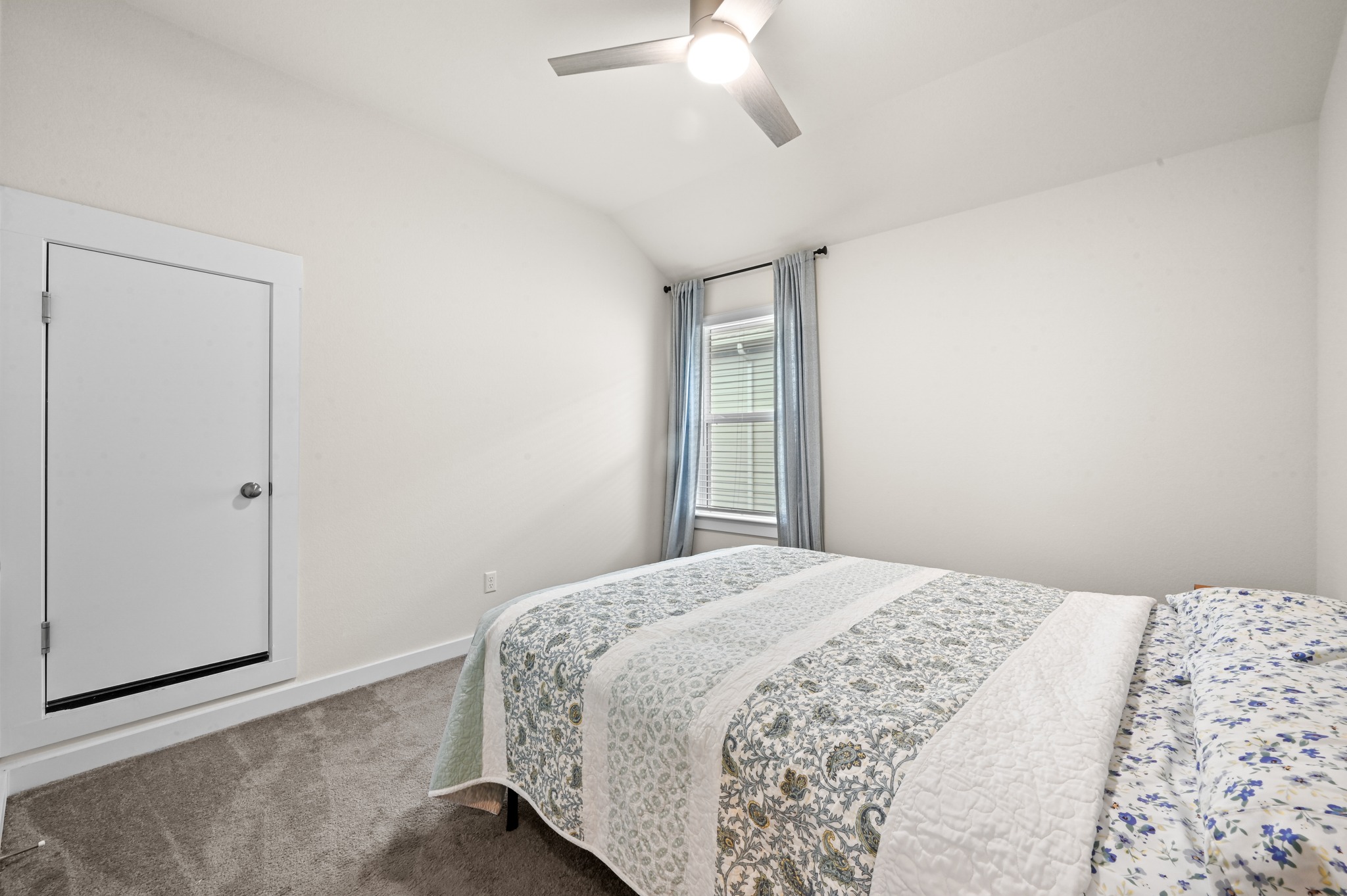 4434 Hannover Way Round Rock, TX 78681 - Photo 27 of 40 a bedroom with a bed and a chandelier