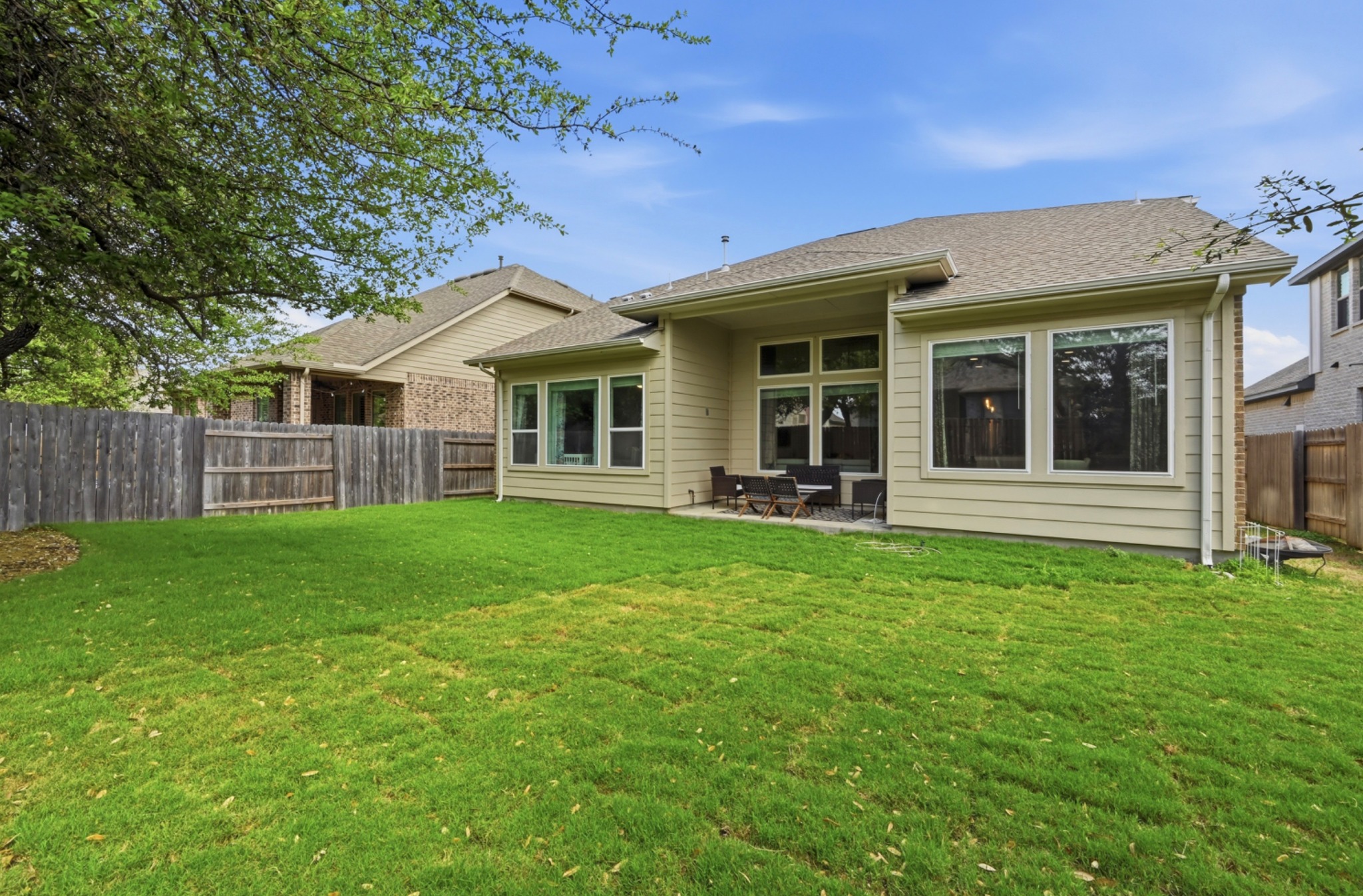 4434 Hannover Way Round Rock, TX 78681 - Photo 34 of 40 a front view of a house with a garden