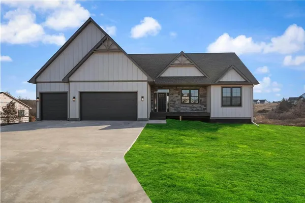 $880,000 | 1199 60th Street, Hudson, WI 54016