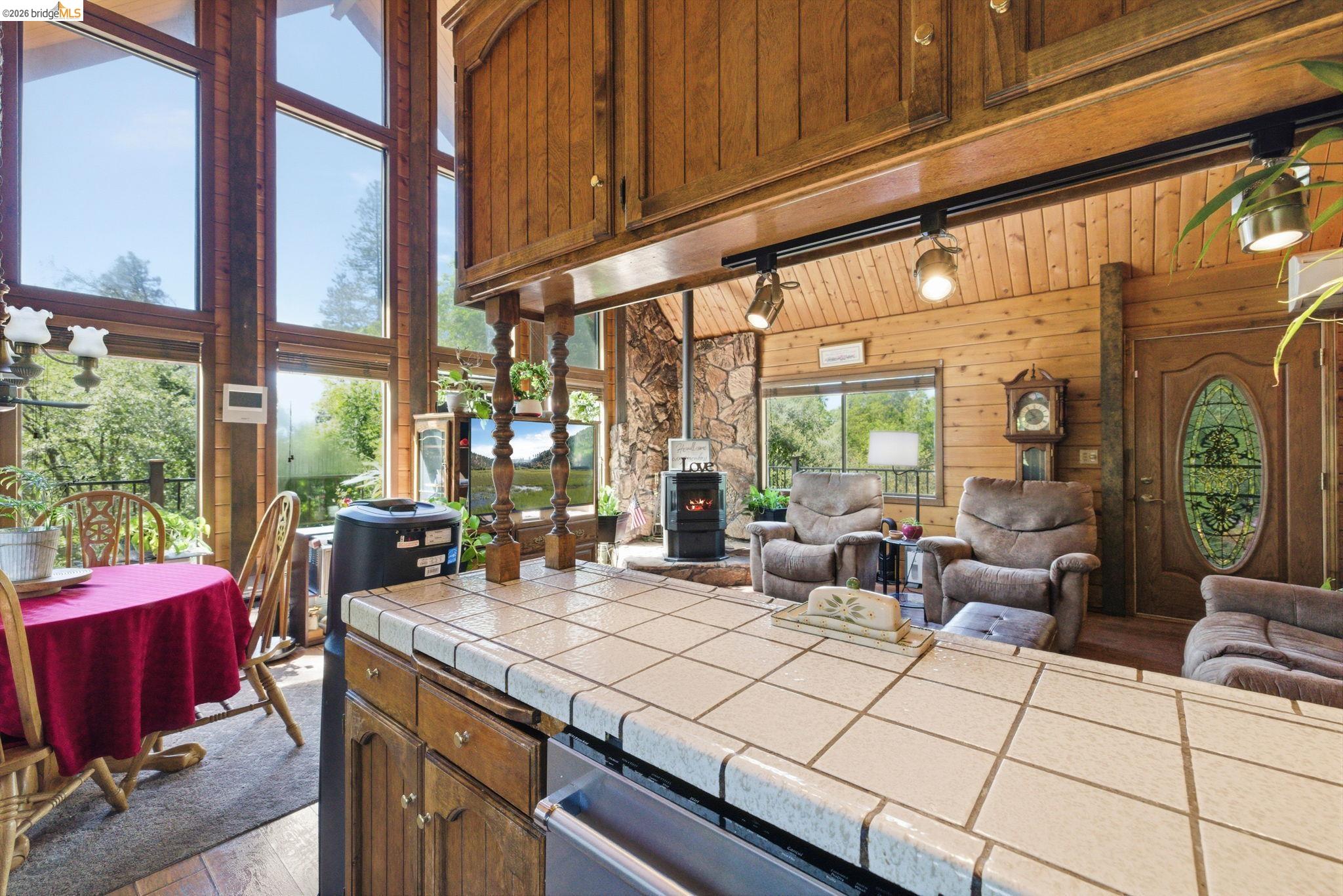 22555 South Fork Road Sonora, CA 95370 - Photo 6 of 35 a view of open kitchen with granite countertop a living room