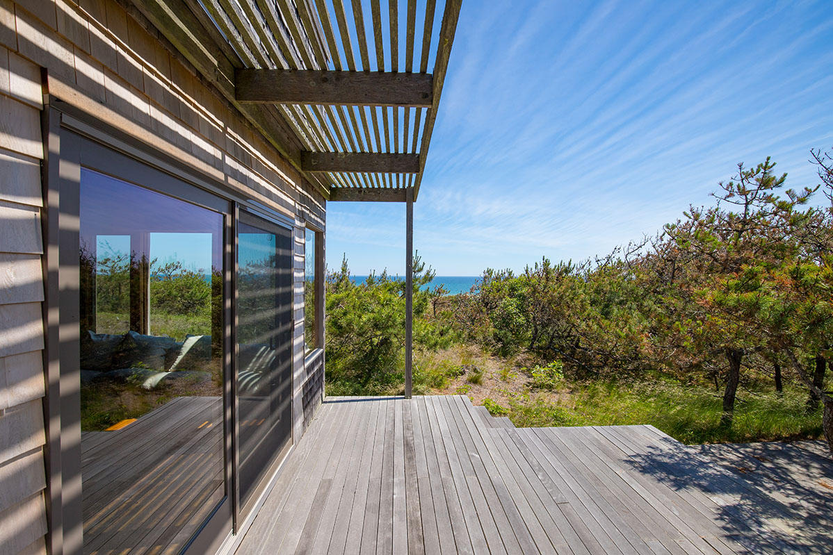 deck with waterview