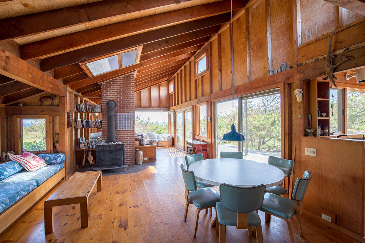 living room/dining room