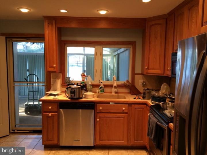 817 Horsham Road Horsham, PA 19044 - Photo 8 of 14 Kitchen