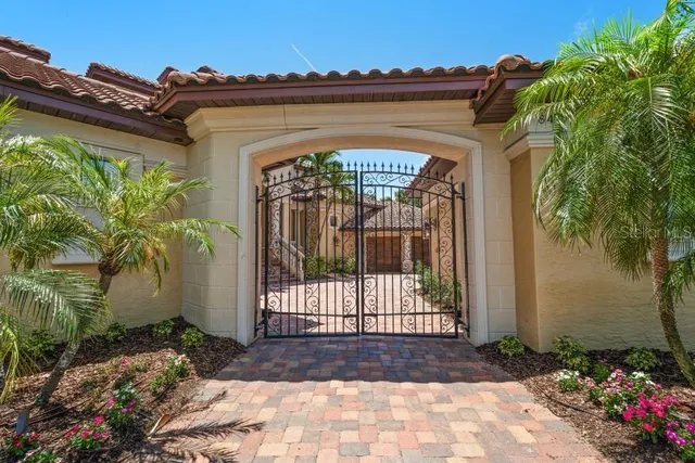 a view of entryway with a flower garden