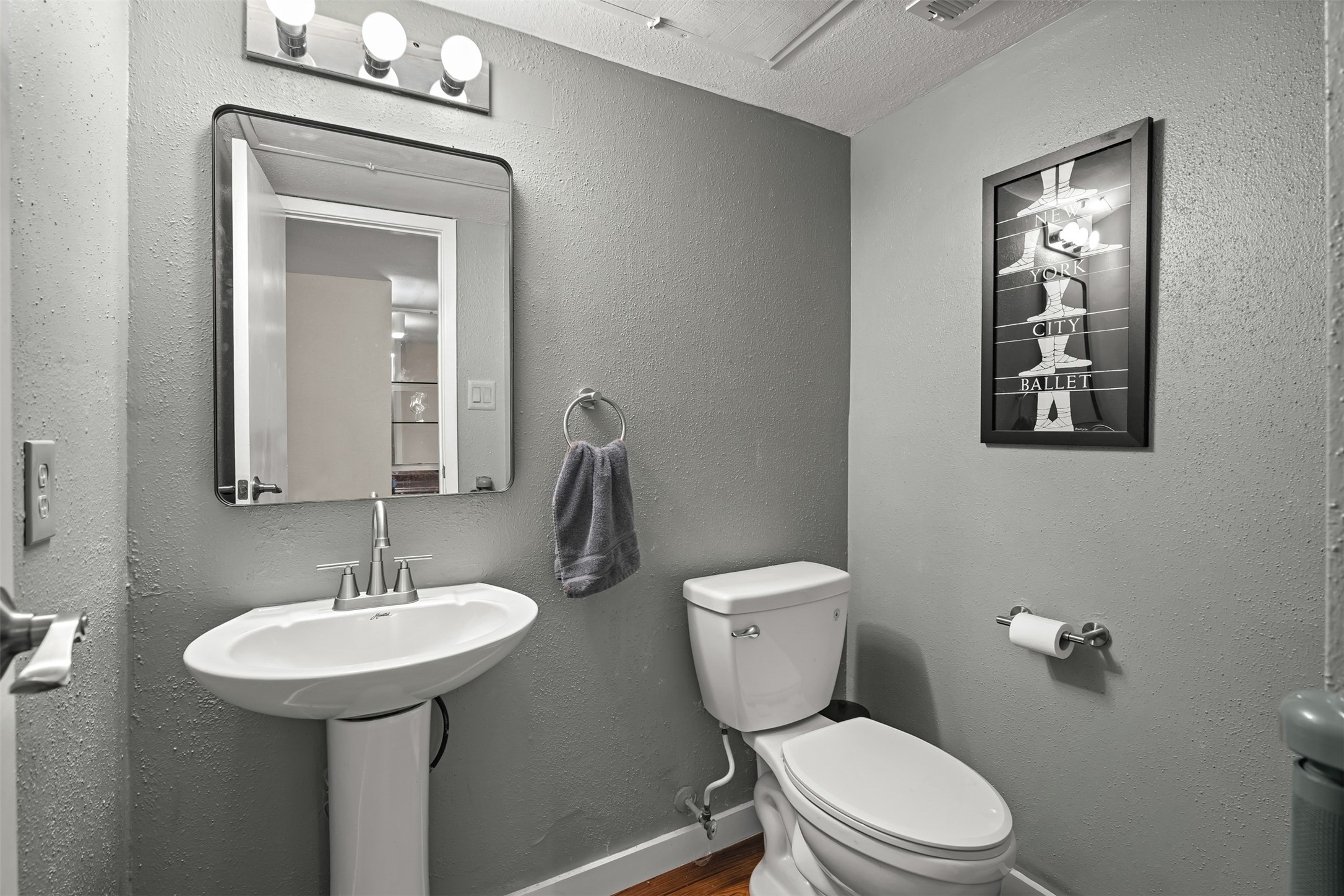 1500 Sandy Springs Road, Unit 22 Houston, TX 77042 - Photo 7 of 31 Half bathroom on the first floor.