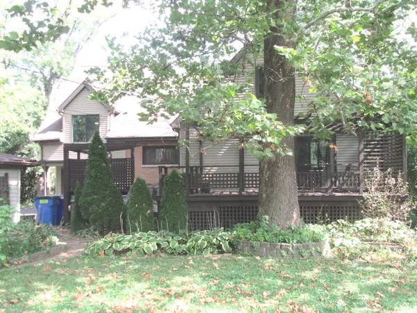 a view of a small house with a yard