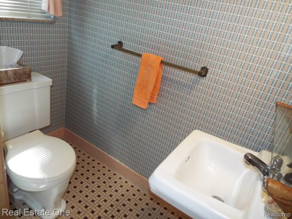 28211 Westerleigh Road Farmington Hills, MI 48334 - Photo 38 of 48