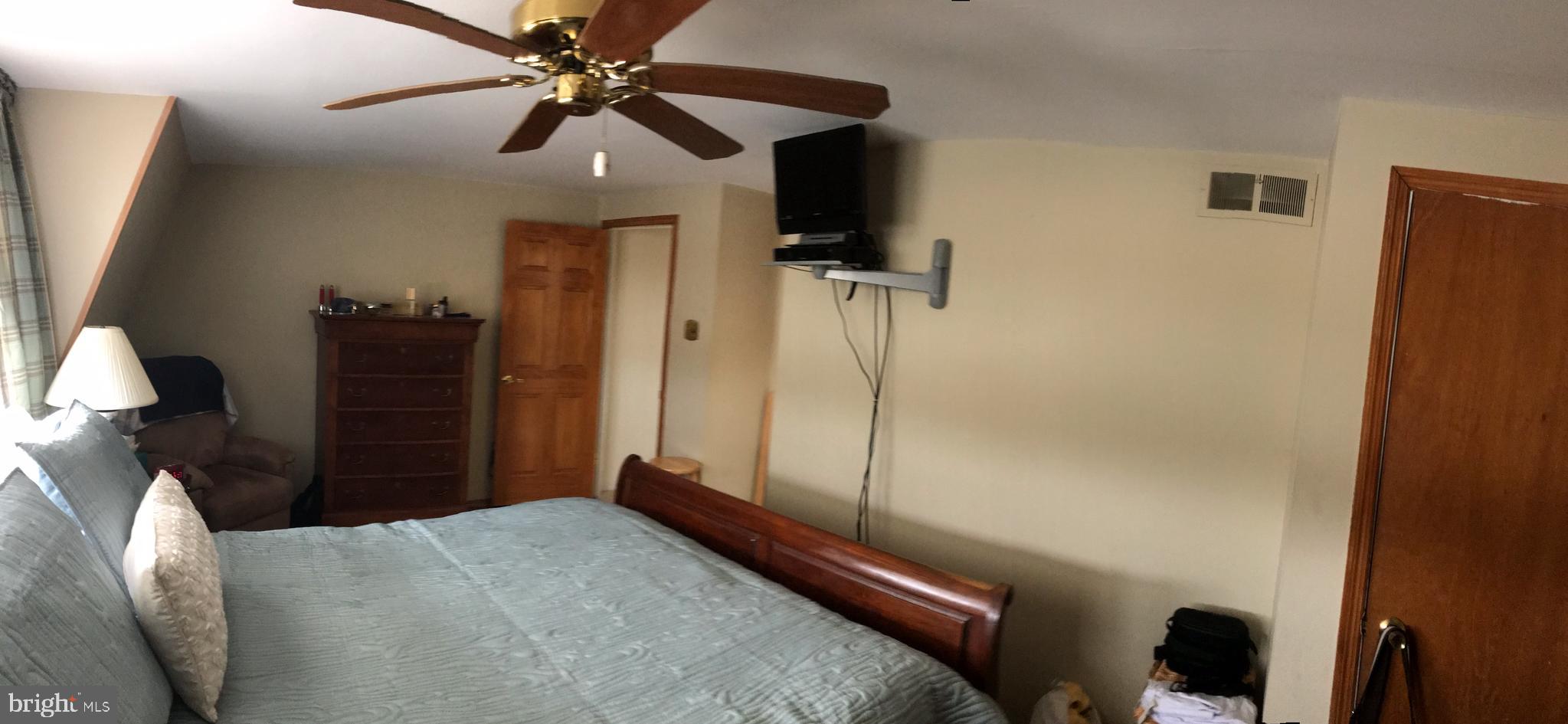 1000 Tomlinson Road Philadelphia, PA 19116 - Photo 25 of 30 Main bedroom